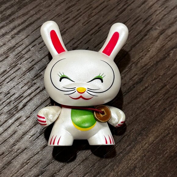 Kidrobot Dunny Series 4 Shane Jessup Lucky Cat Closed Eyes 3/96 - Picture 1 of 5